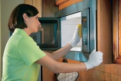 Cómo limpiar el microondas en casa en 5 minutos