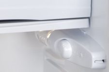 How to replace a light bulb in a refrigerator