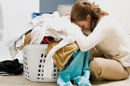 sobrecarga de ropa en la lavadora