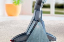 What are the advantages and disadvantages of using such a vacuum cleaner